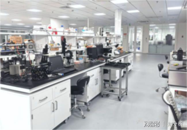 上海市建科院申请一种超薄大尺寸UHPC复合A级防火保温板及制备方法专利所得一体化